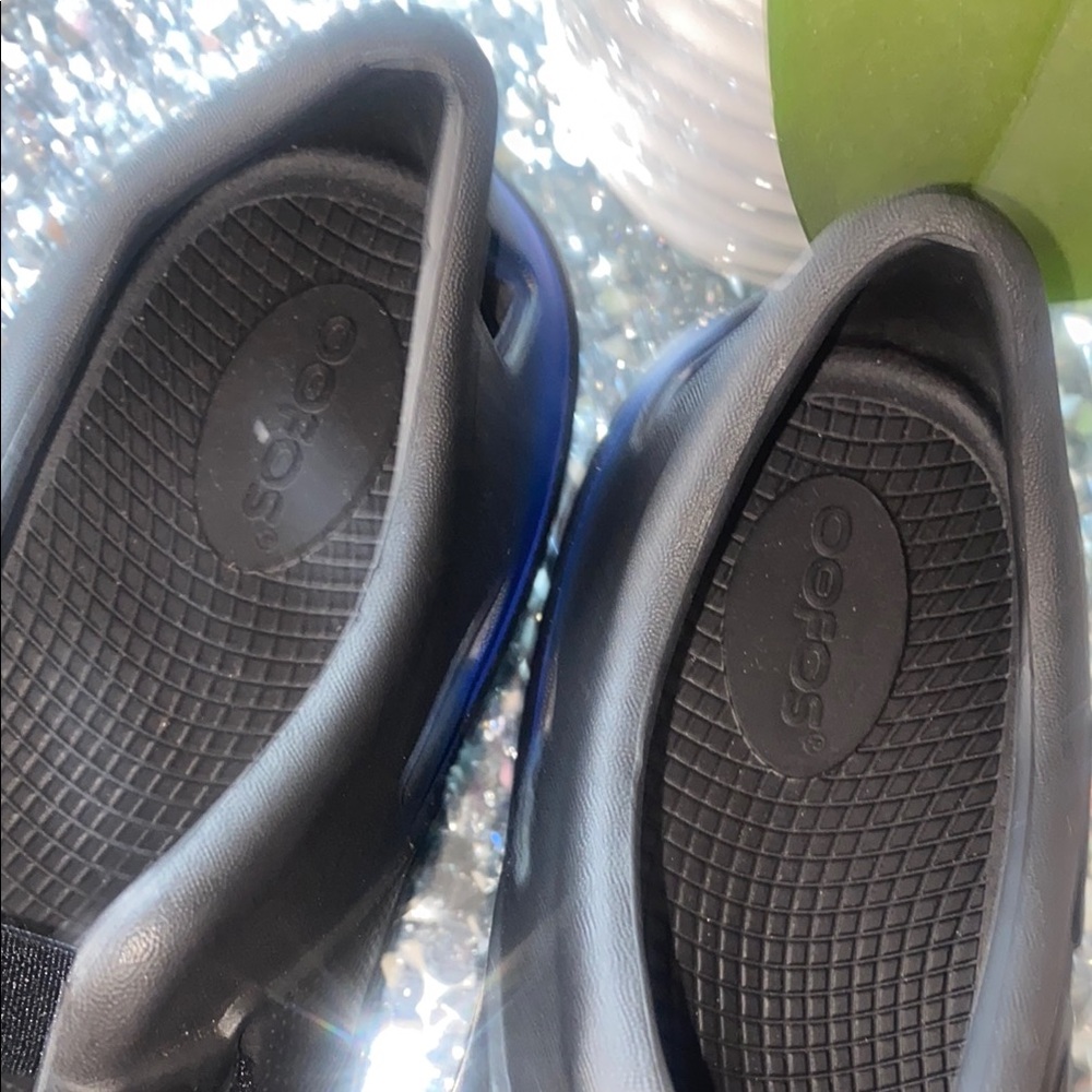 OOFOS Black Loafers with Breathable Design - Picture 6 of 8